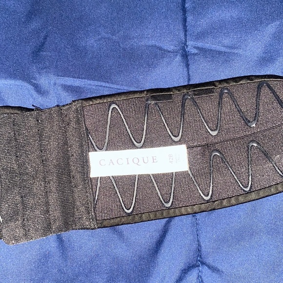 Cacique Half Bra - Picture 2 of 2